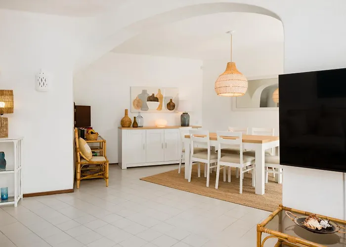 3-bed Clifftop House - Pool, Private Garden, Rooftop & Paddle Boards Villa
