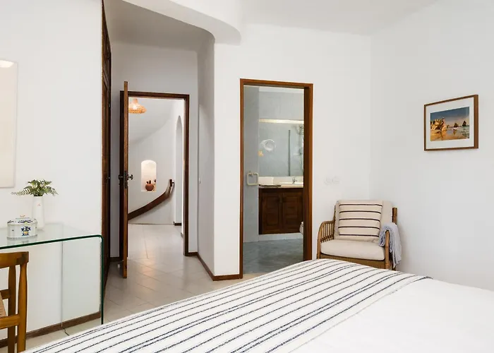Villa 3-bed Clifftop House - Pool, Private Garden, Rooftop & Paddle Boards