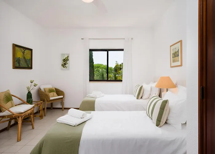 3-bed Clifftop House - Pool, Private Garden, Rooftop & Paddle Boards * Porches (Algarve)