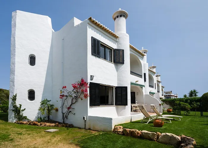 Villa 3-bed Clifftop House - Pool, Private Garden, Rooftop & Paddle Boards Porches (Algarve)