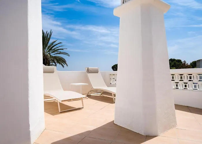 3-bed Clifftop House - Pool, Private Garden, Rooftop & Paddle Boards *