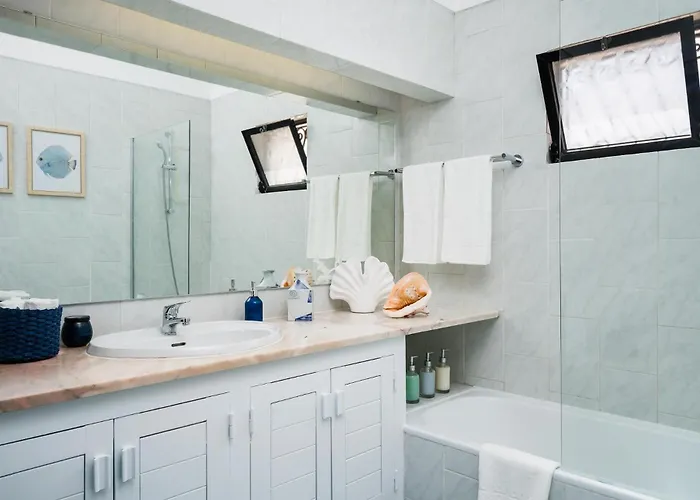 Villa 3-bed Clifftop House - Pool, Private Garden, Rooftop & Paddle Boards