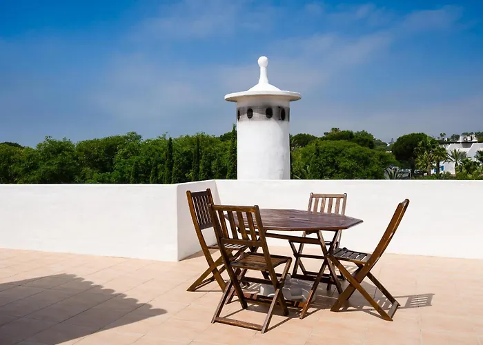 3-bed Clifftop House - Pool, Private Garden, Rooftop & Paddle Boards *
