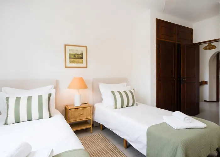 3-bed Clifftop House - Pool, Private Garden, Rooftop & Paddle Boards Villa *